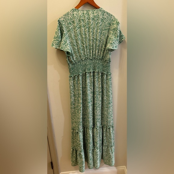 Max Studio smocked flutter sleeve green maxi dress Size Large - Picture 5 of 7